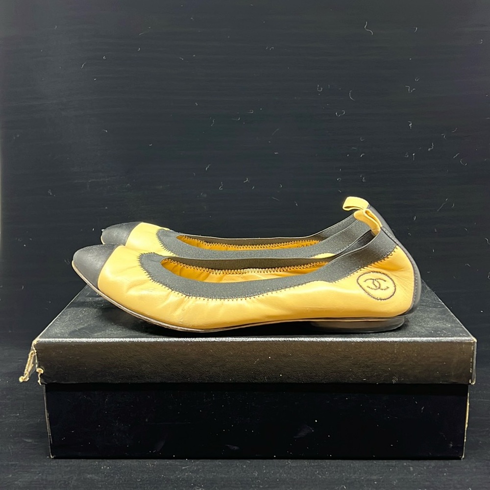 CHANEL Ballerines C0204 Beige/Noir - 37.5